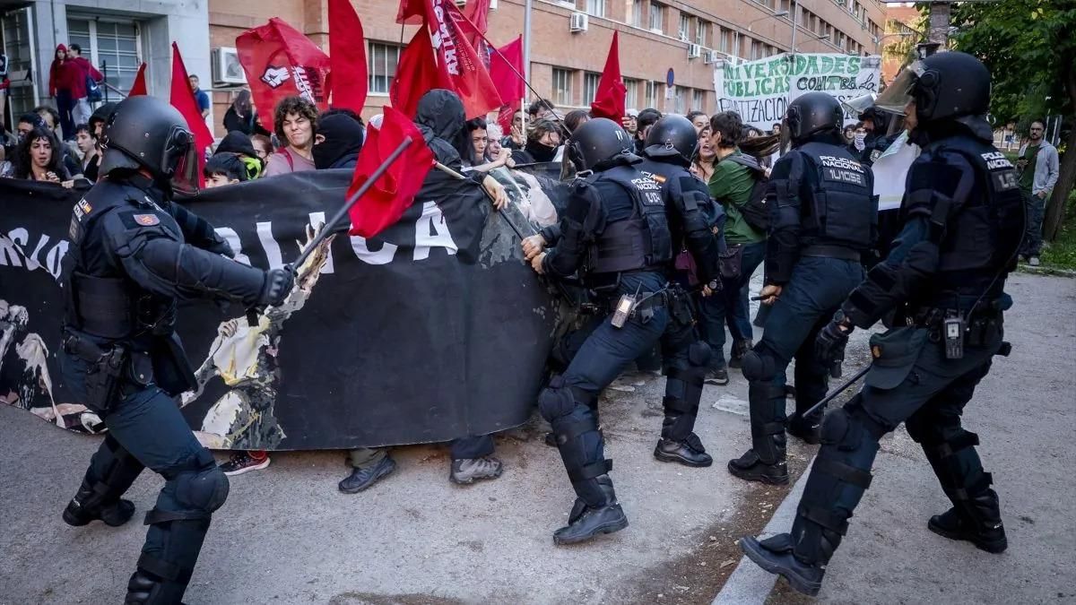 Cargas policiales durante una manifestación en el campus de Ciudad Universitaria.