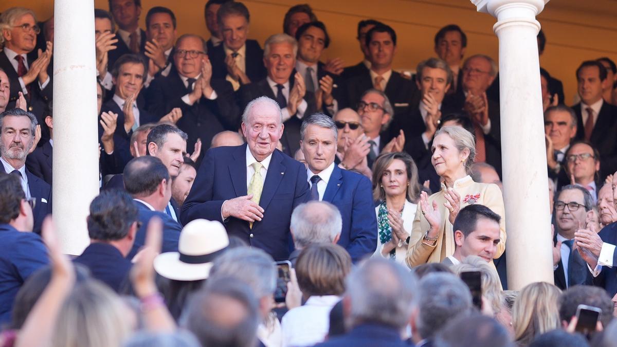 El Rey emérito, Juan Carlos I, en la Plaza de la Maestranza, en Sevilla.