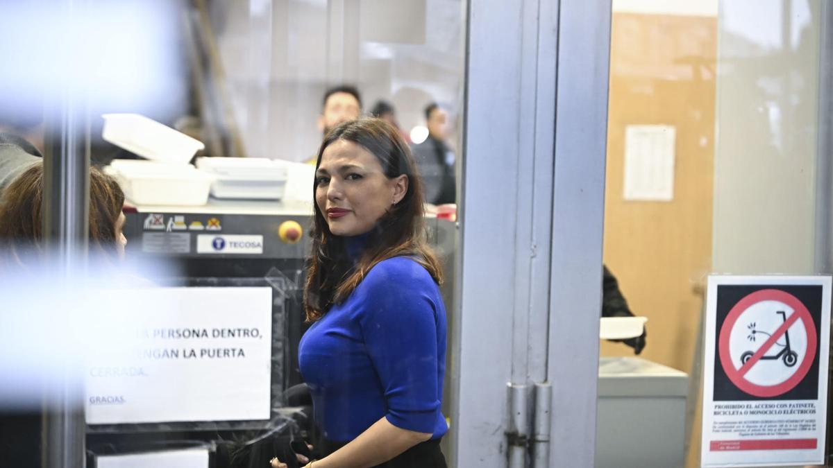 La actriz Elisa Mouliáa a su llegada a los Juzgados de Plaza de Castilla de Madrid.