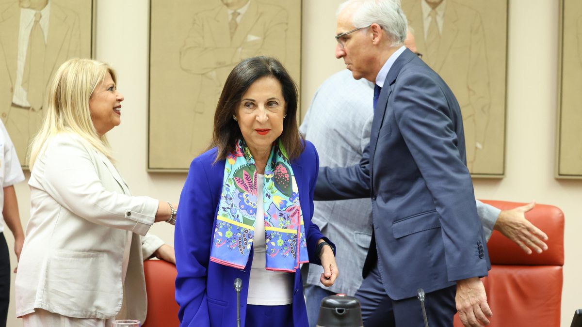 La ministra de Defensa, Margarita Robles, a su llegada a la comisión del Congreso de los Diputados.