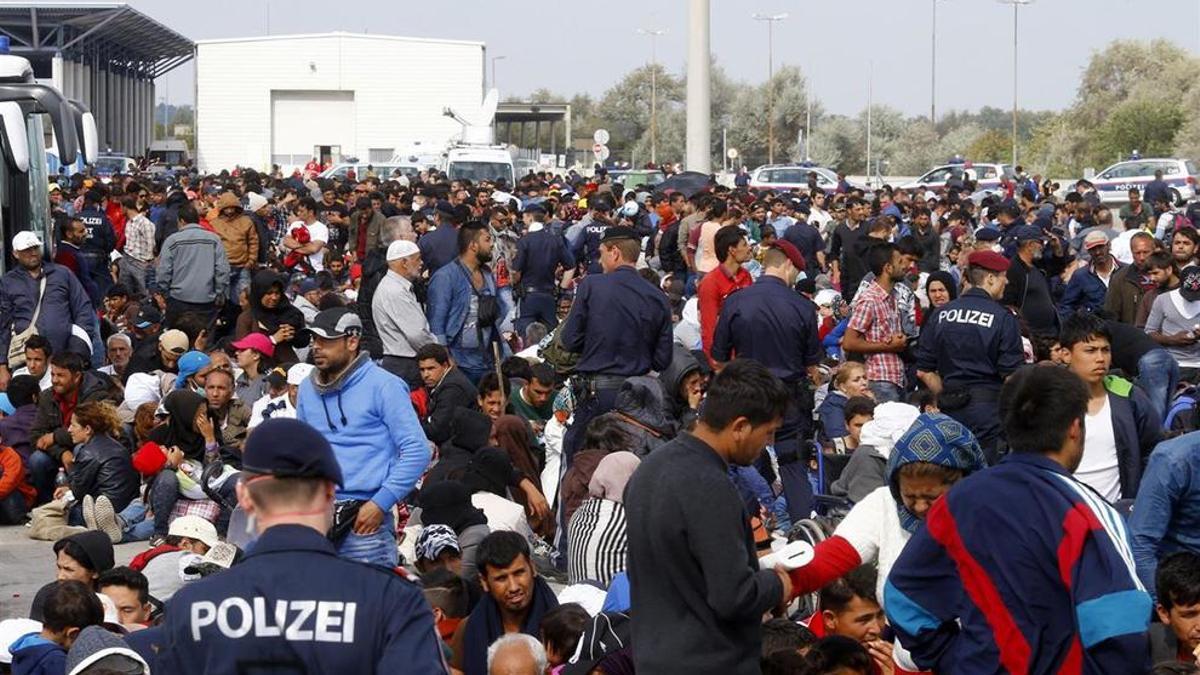 Un incendio provocado destruye un centro para refugiados de Cruz Roja en Austria