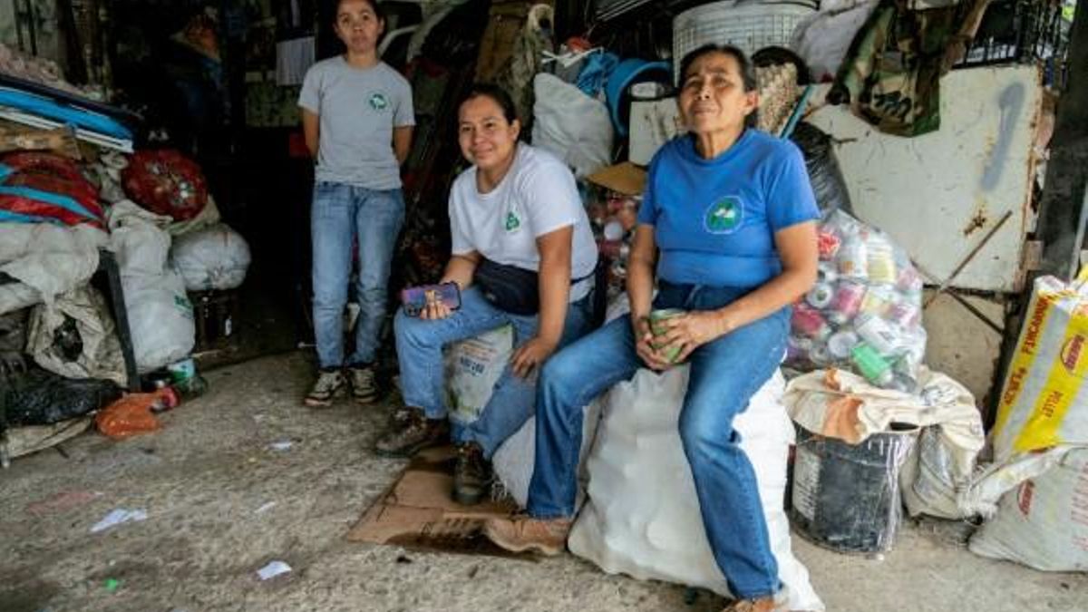 América Sarmiento, creadora de Asonares, y sus hijas Alejandra y Ariana.
