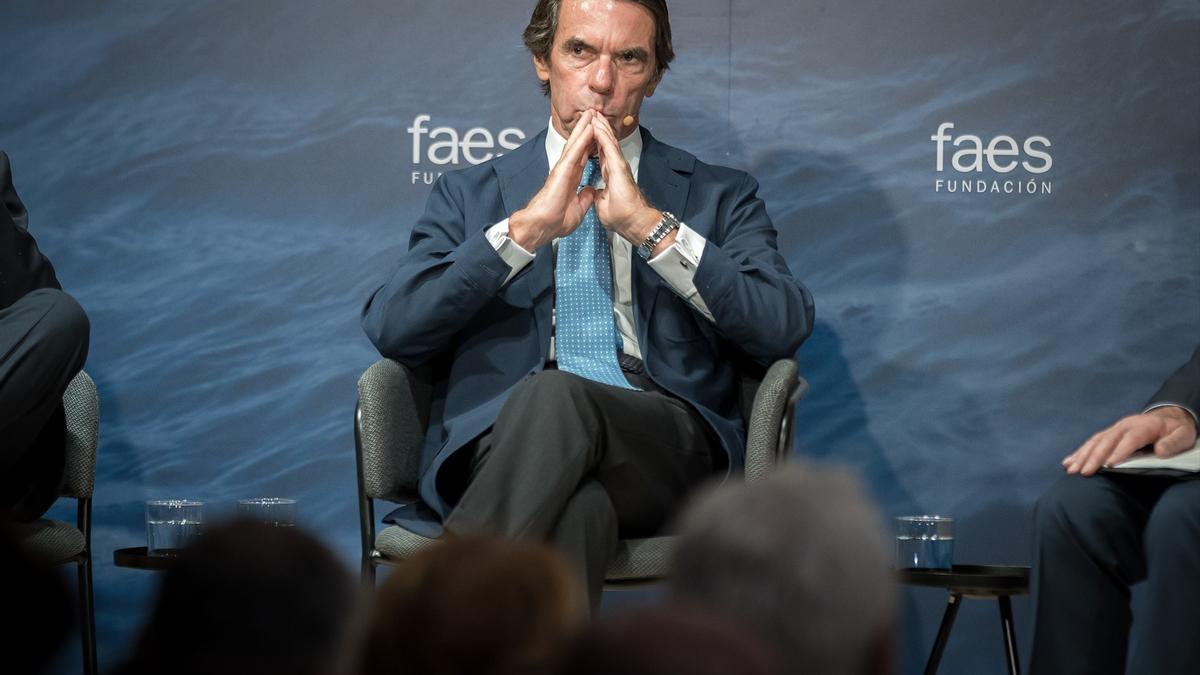 Aznar carga contra Albares por vincularlo a Epstein con "insinuaciones" y amenaza con denunciarlo