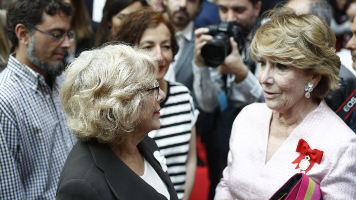 La expresidenta de la Comunidad de Madrid, Esperanza Aguirre, y la exalcaldesa de Madrid, Manuela Carmena
