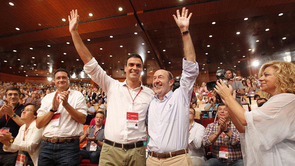 Pedro Sánchez y Alfredo Pérez Rubalcaba en el último Congreso Extraordinario del PSOE.