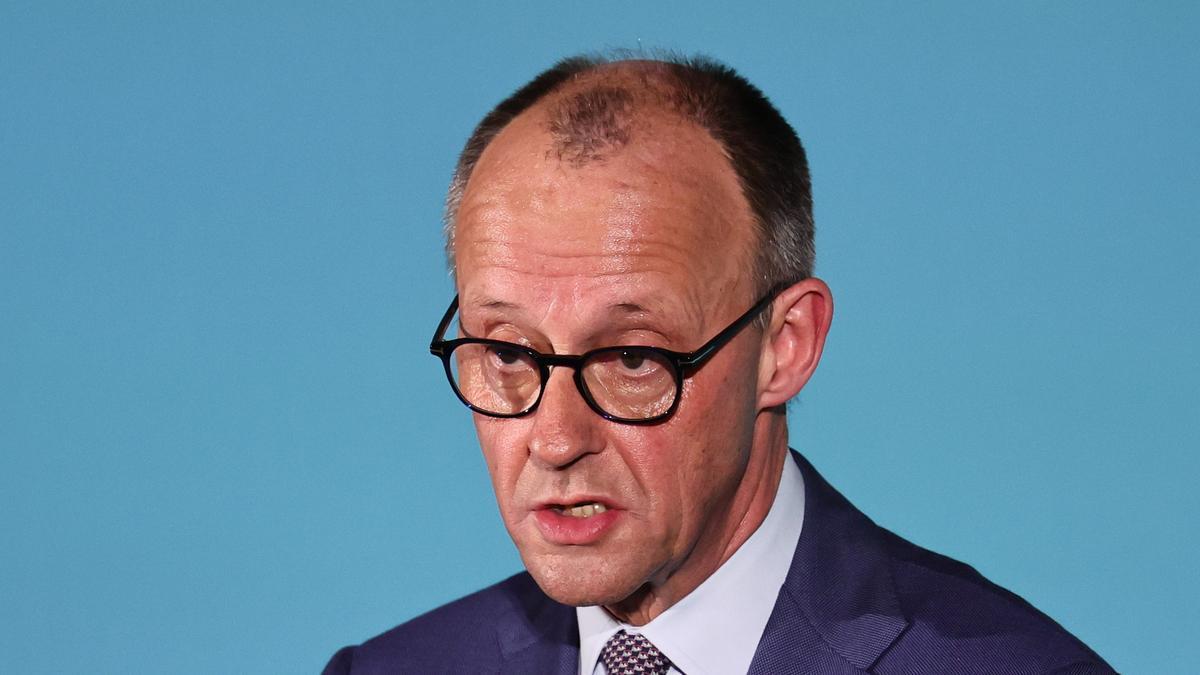 El canciller alemán Friedrich Merz interviene durante un acto de campaña del partido CDU.
