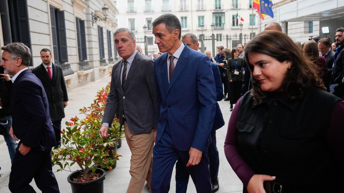 Sánchez, a su llegada al Congreso para participar en el Día de la Constitución.