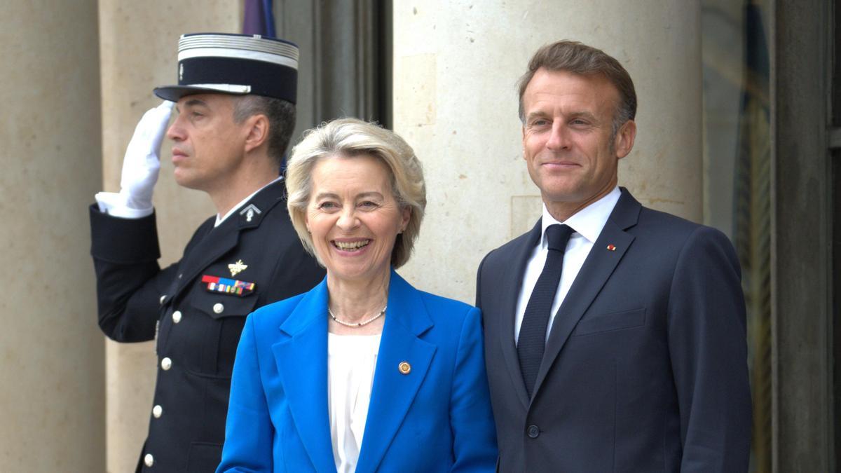 La presidenta de la Comisión Europea, Ursula von der Leyen, junto al presidente francés Emmanuel Macron, e pasado septiembre.