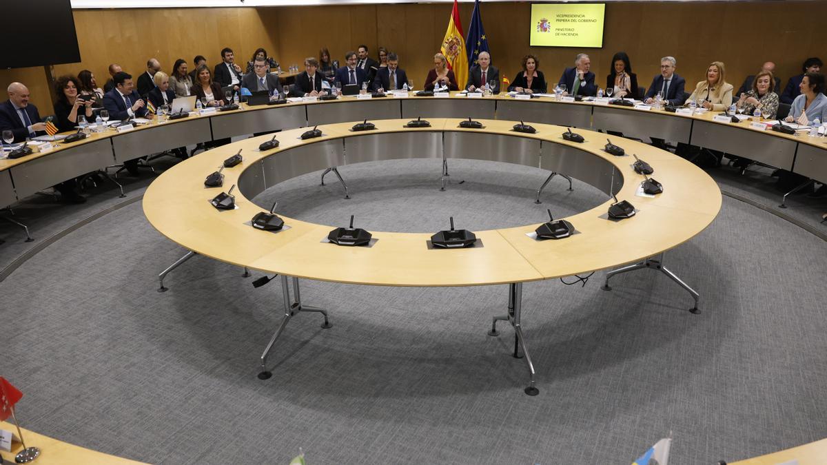 La vicepresidenta primera del Gobierno y ministra de Hacienda, María Jesús Montero, preside este martes en Madrid el Consejo de Política Fiscal y Financiera (CPFF) con las comunidades autónomas para abordar la propuesta de financiación autonómica del ejecutivo.