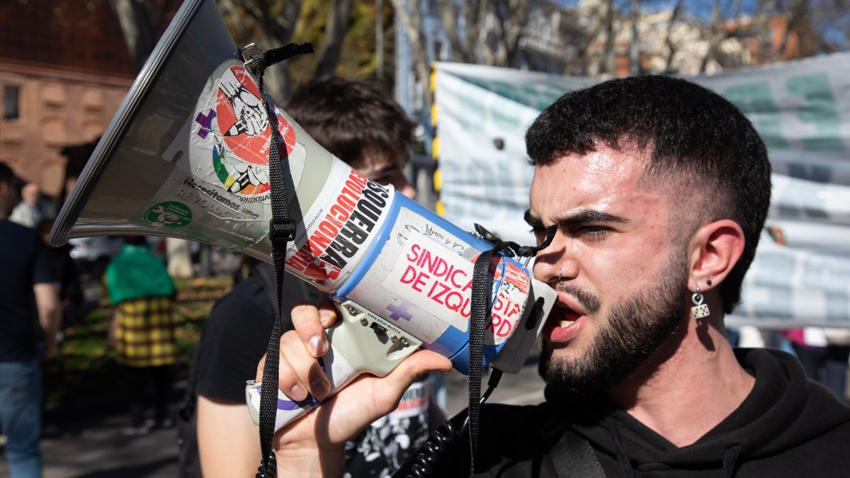 Un estudiante durante una manifestación por la educación pública, en Madrid.