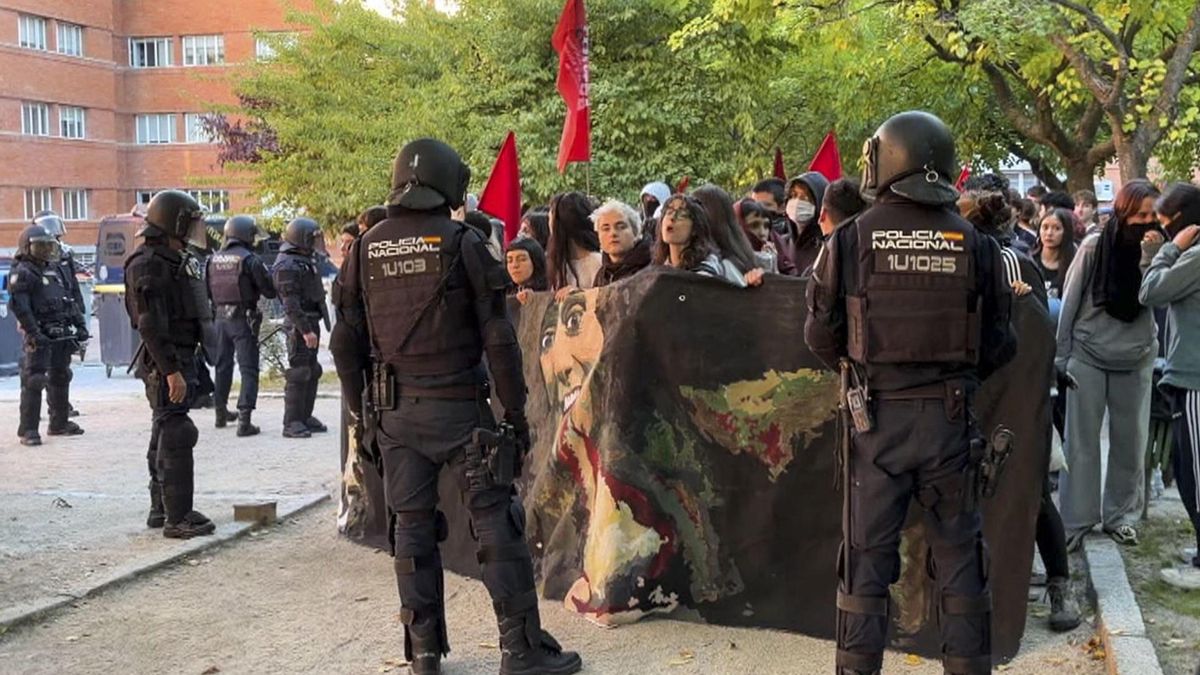 Cargas policiales, heridos y detenciones en la primera jornada de huelga educativa en Madrid