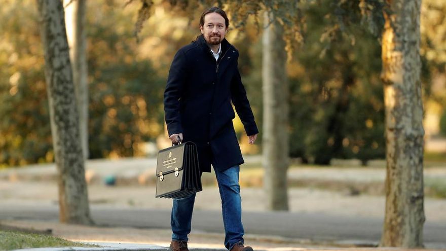 El vicepresidente español de Derechos Sociales y Agenda 2023, Pablo Iglesias, llega al Palacio de la Moncloa para asistir al primer Consejo de Ministros.