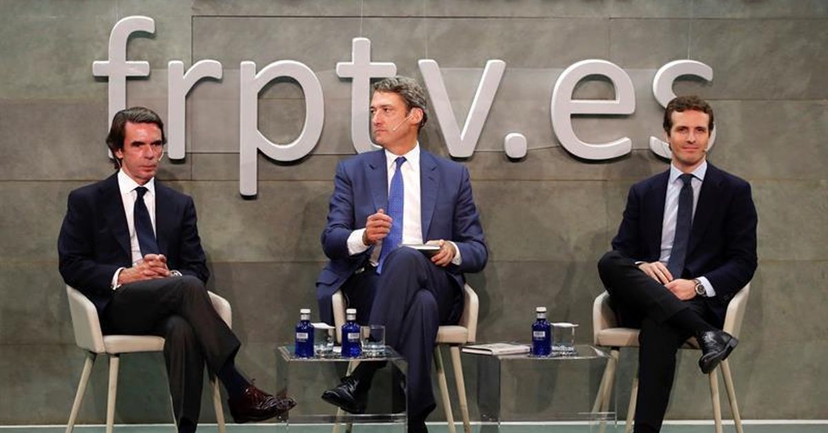 Aznar y Casado coinciden en la necesidad de refundar el centroderecha