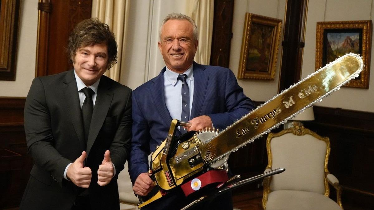 Javier Milei junto al secretario de Salud de EEUU, Robert Kennedy Jr, en la Casa Rosada de Buenos Aires.