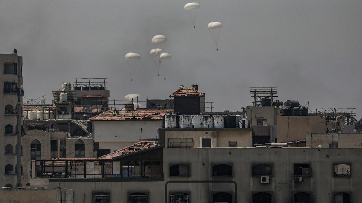 Israel bombardea cada hora Ciudad de Gaza mientras el Ejército prepara a sus puertas la invasión