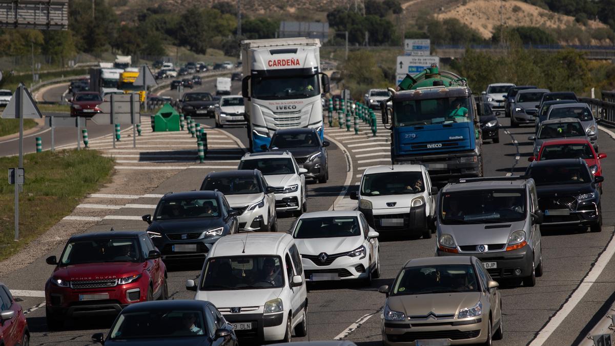 Bruselas sucumbe al lobby automovilístico: los coches de combustión no dejarán de venderse en la UE en 2035