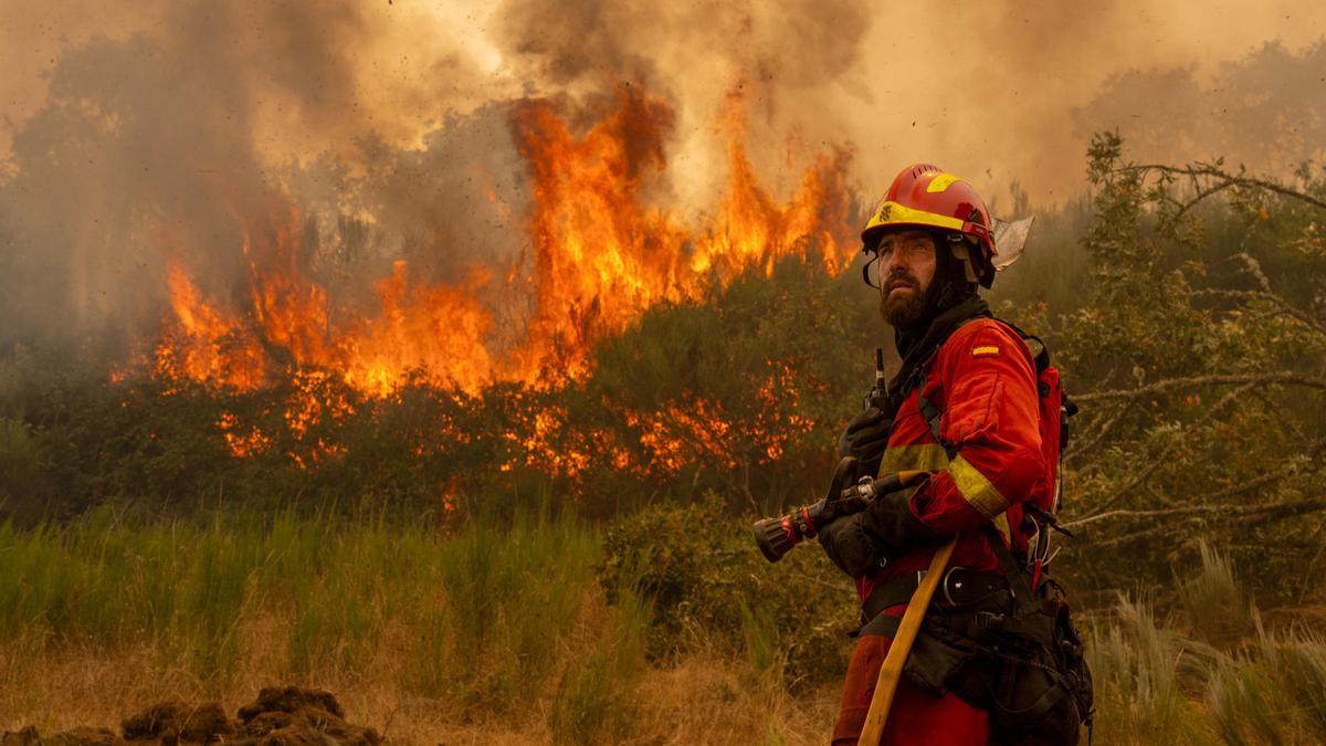 Las imágenes más impactantes de los incendios que asolan España en los últimos días