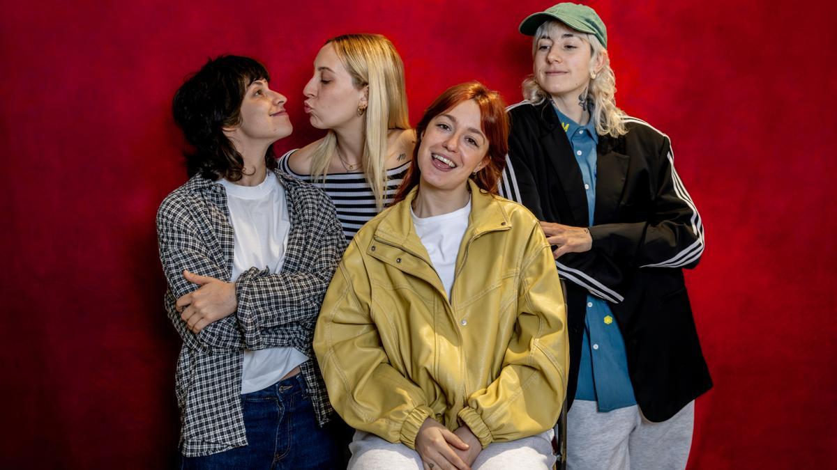 Juls, Sandra, Magüi y Raquel, integrantes de Ginebras.