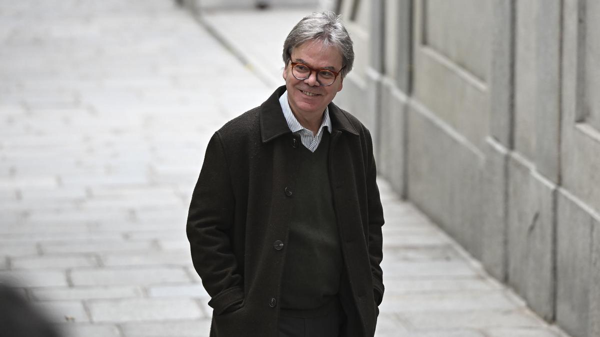 El periodista de elDiario.es José Manuel Romero, entonces subdirector de 'El País', en su llegada al Tribunal Supremo (TS), que celebra la cuarta jornada del juicio al fiscal general del Estado, Álvaro García Ortiz