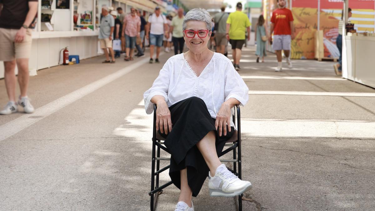 Eva Orúe, directora de la Feria del Libro de Madrid, en el Parque de El Retiro.