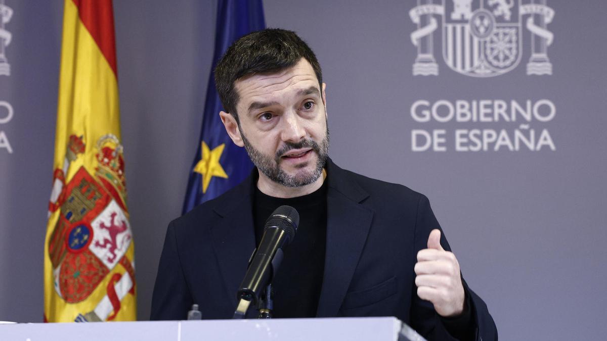 El ministro de Derechos Sociales, Consumo y Agenda 2030, Pablo Bustinduy, durante una rueda de prensa.