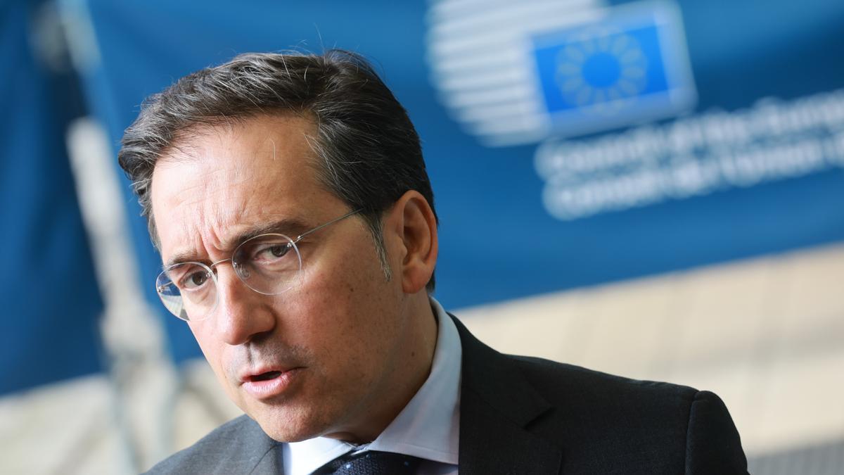 José Manuel Albares a su llegada a la reunión de ministros de Exteriores de la UE, este martes en Luxemburgo.