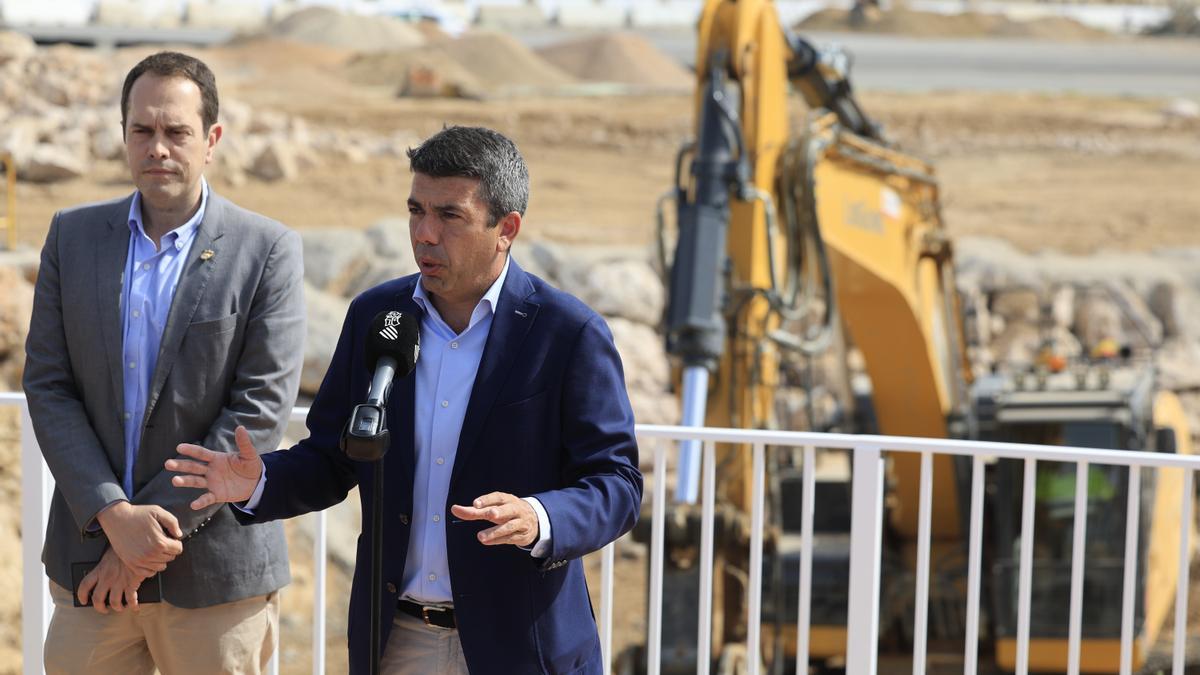 El president de la Generalitat, Carlos Mazón, y el alcalde de Cheste José Morell, visita las obras realizadas para reconstruir el acceso al Circuit Ricardo Tormo, este lunes en Cheste.