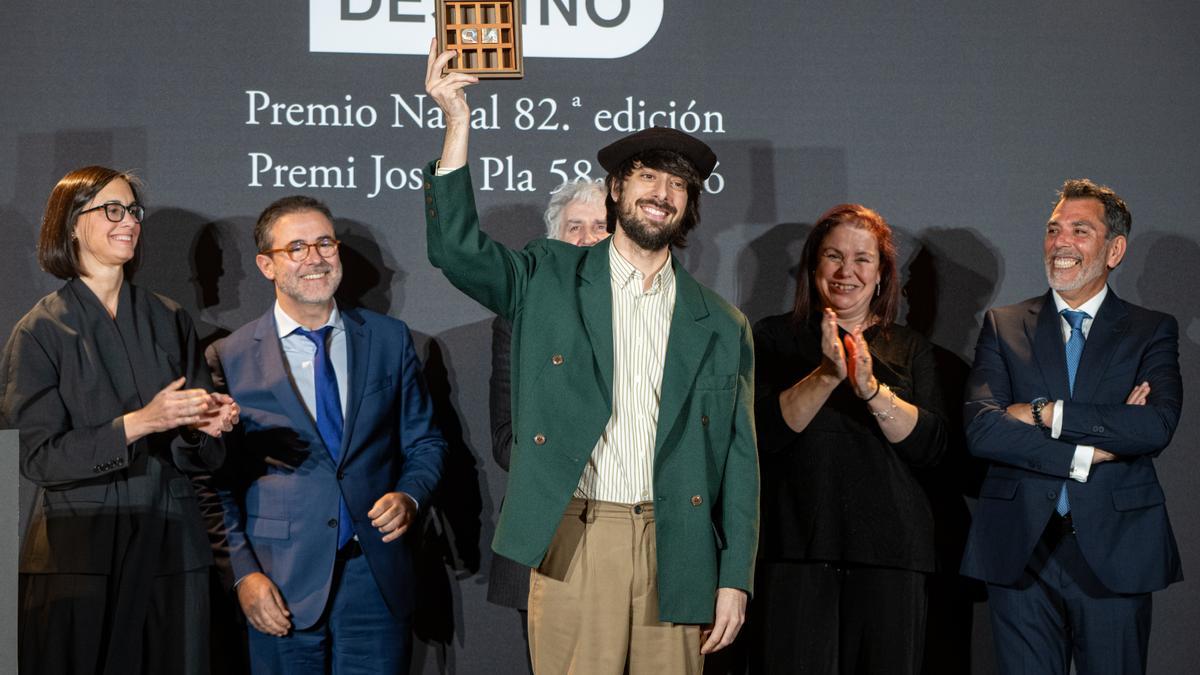 El escritor David Uclés gana el 82º Premio Nadal con 'La ciudad de las luces muertas' durante la ceremonia del 82º Premio Nadal de novela.