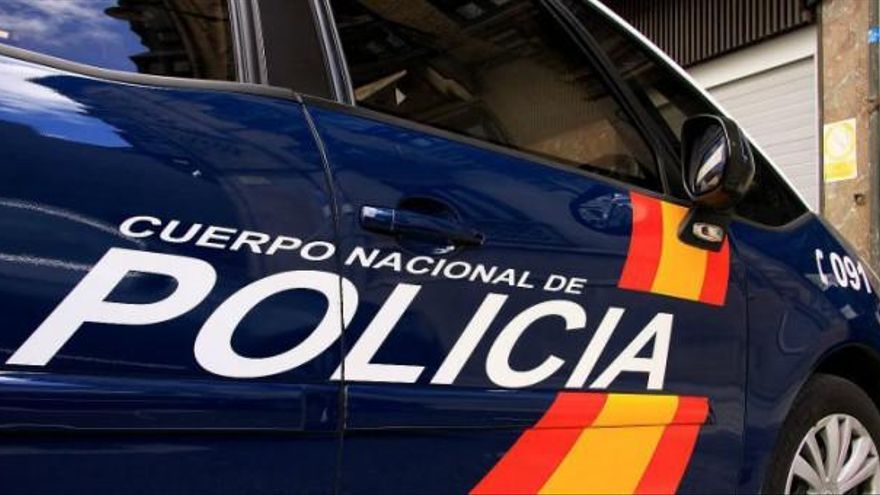 Una mujer muere apuñalada por su pareja.