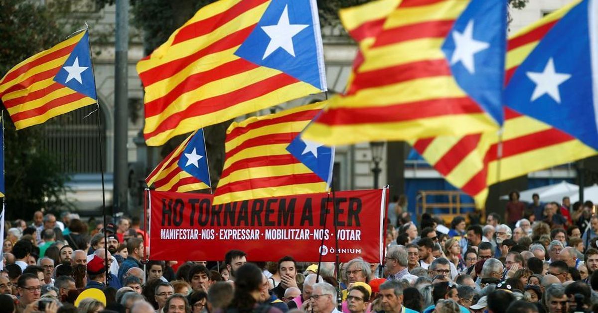 Miles de personas se manifiestan en Barcelona por el 1-O al grito de ...