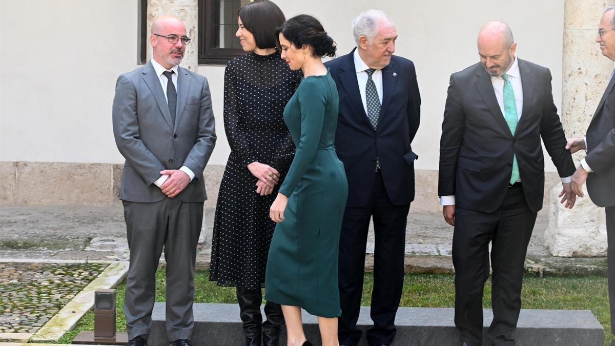 Ayuso busca proteger del Gobierno a las universidades privadas que no alcanzan los estándares mínimos