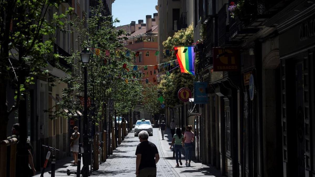Ambiente en el barrio de Chueca, en Madrid, a una semana del Día del Orgullo LGTBI.