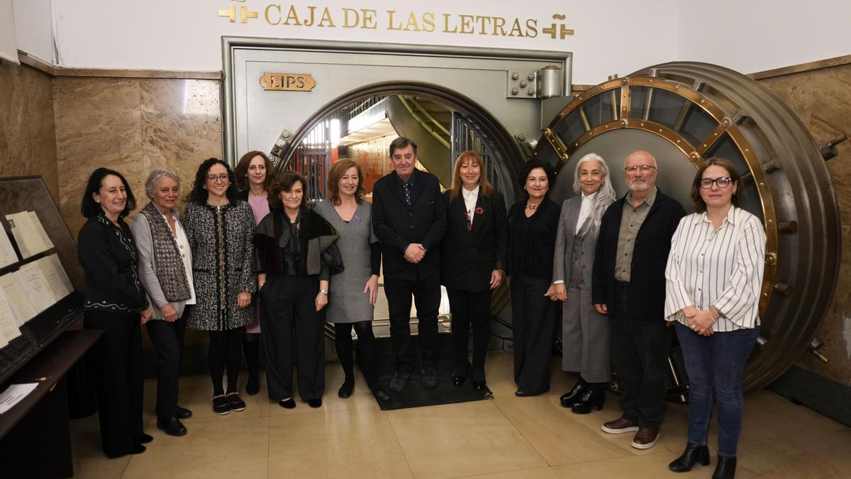 El Instituto Cervantes recibe en su Caja de las Letras los legados 'in memoriam' de tres pioneras del feminismo en España.amor, Victoria Kent y la escritora Elena Fortún