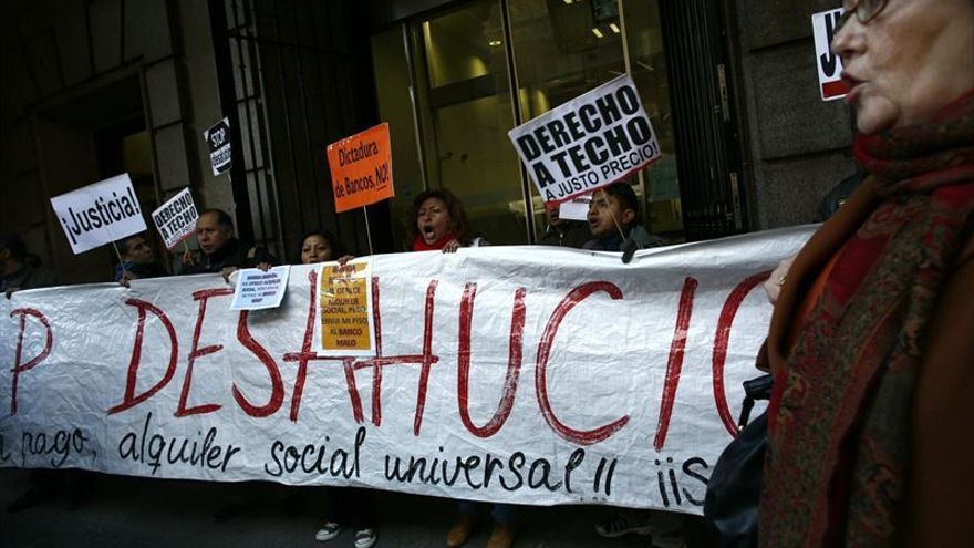 Concentración antidesahucios ante la sede de Bankia en Madrid.