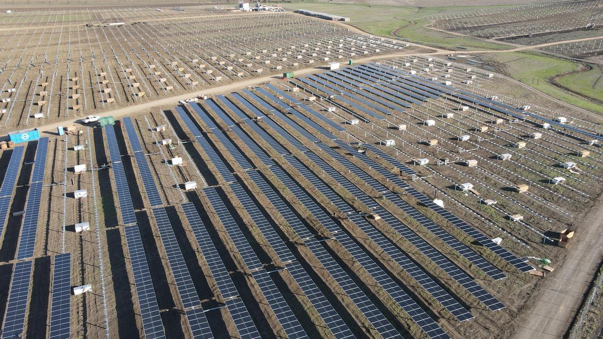 Imagen de archivo de un parque fotovoltaico en Sevilla.