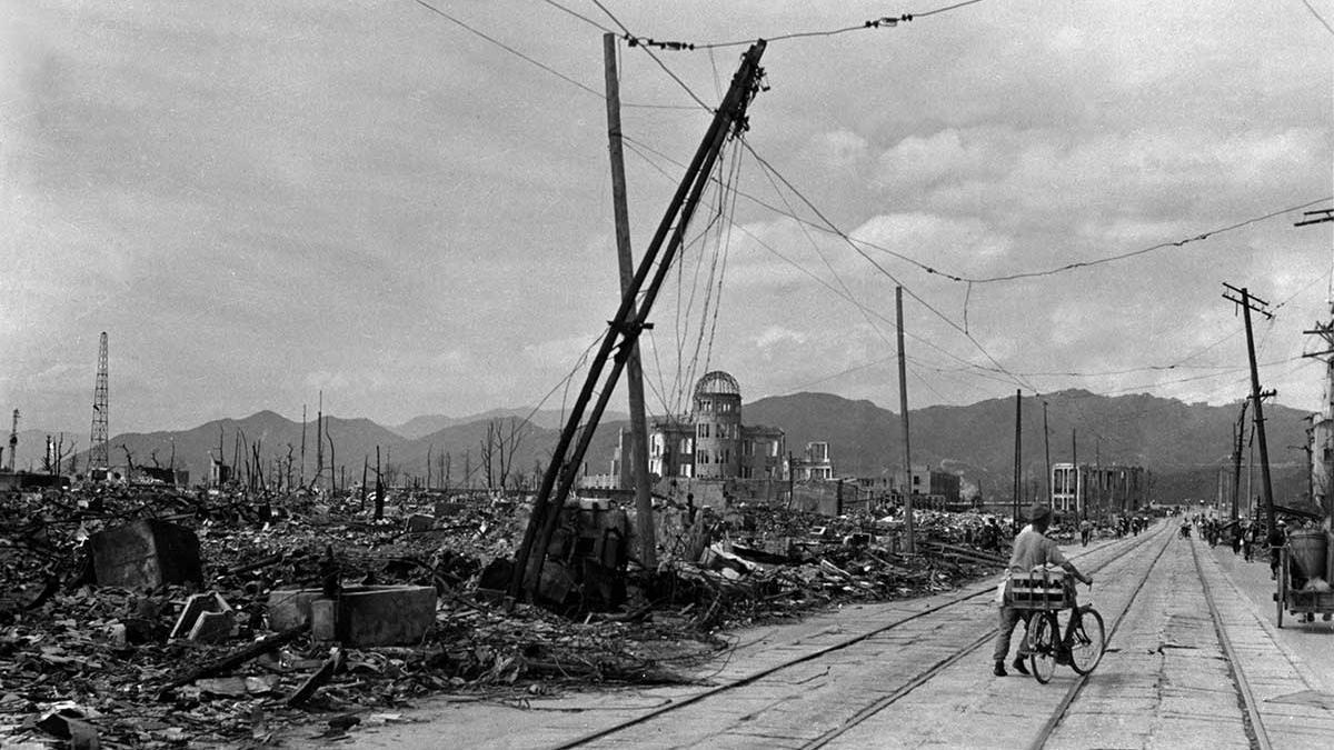 ZDA ob obletnici atomskih bomb nad Hirošimo in Nagasakijem soočene z zgodovinskimi spomini in kritikami