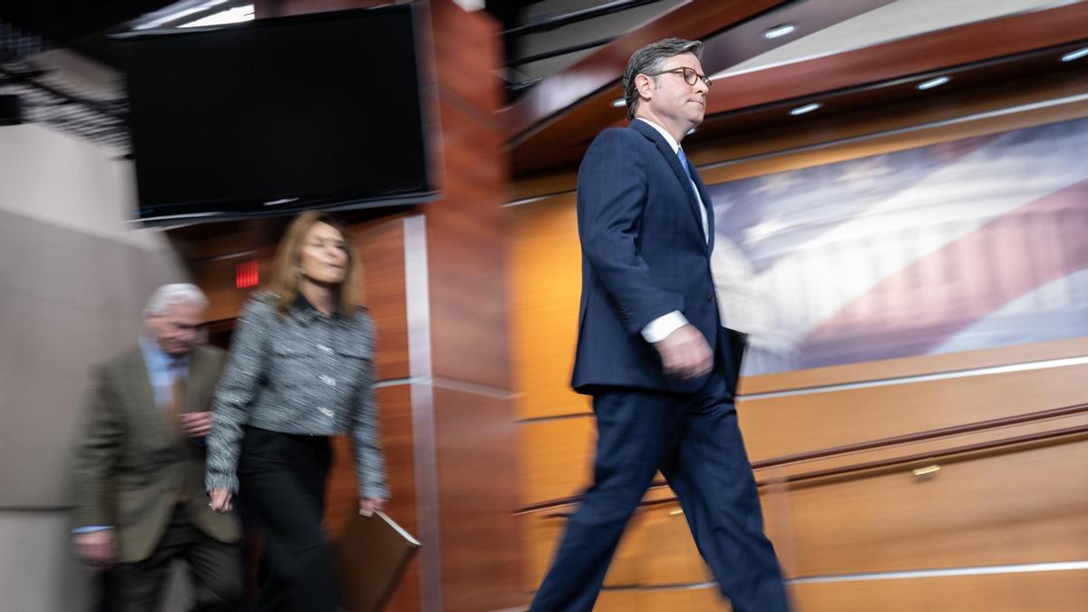 El presidente de la Cámara de Representantes, Mike Johnson, durante una rueda de prensa.