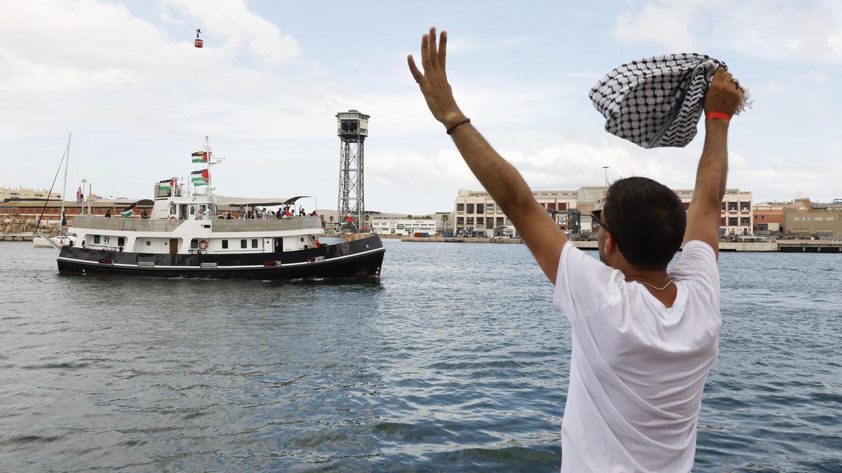La Flotilla de la Libertad zarpa de Barcelona para romper el bloqueo de Israel: “¡Gaza, no estás sola!”