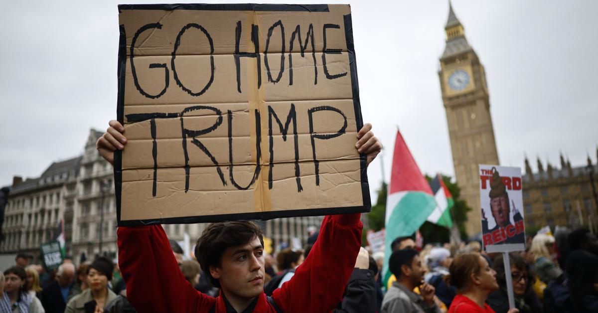 Miles de personas se manifiestan en Londres mientras Carlos III agasaja a Trump en Windsor