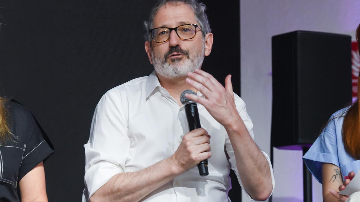 Carlos Martín deja la dirección de Sumar por motivos de salud, pero sigue en el Congreso