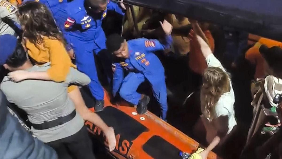 Cuatro españoles desaparecidos tras el naufragio de una embarcación en Indonesia