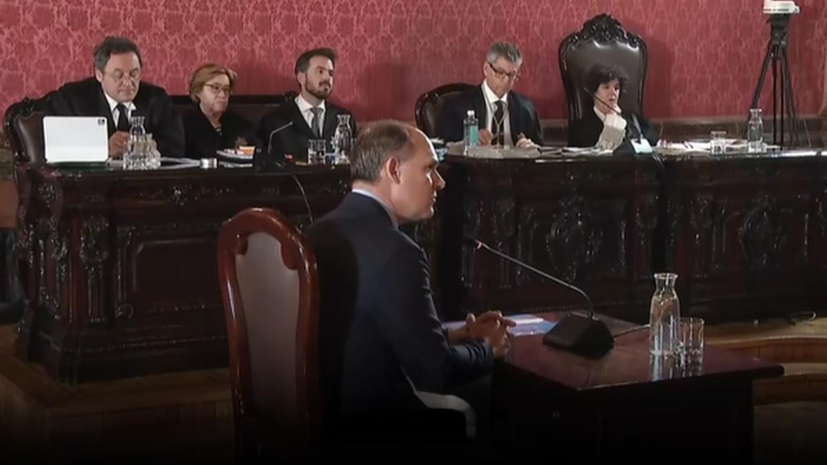 El subdirector de El Mundo, Esteban Urreiztieta, durante su comparecencia en el Supremo en el caso que se sigue contra el fiscal general del Estado