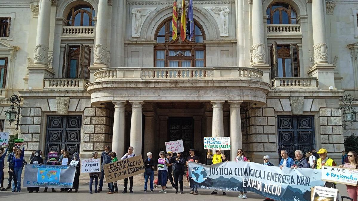 Activistas ecologistas en Pamplona.