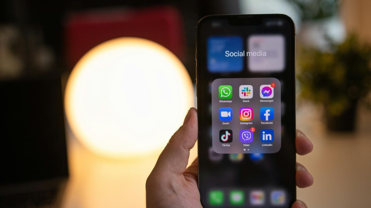 Aoplicaciones de redes sociales instaladas en un teléfono móvil.
