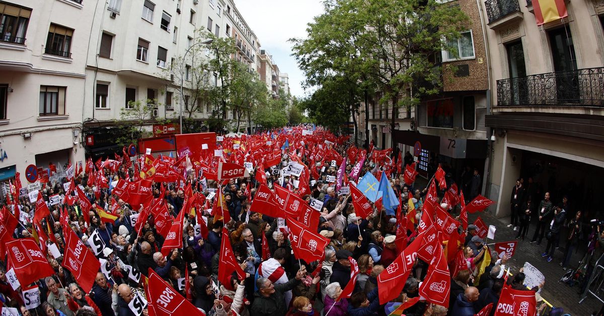 El PSOE y la militancia piden a Sánchez que no dimita: "Presidente ...