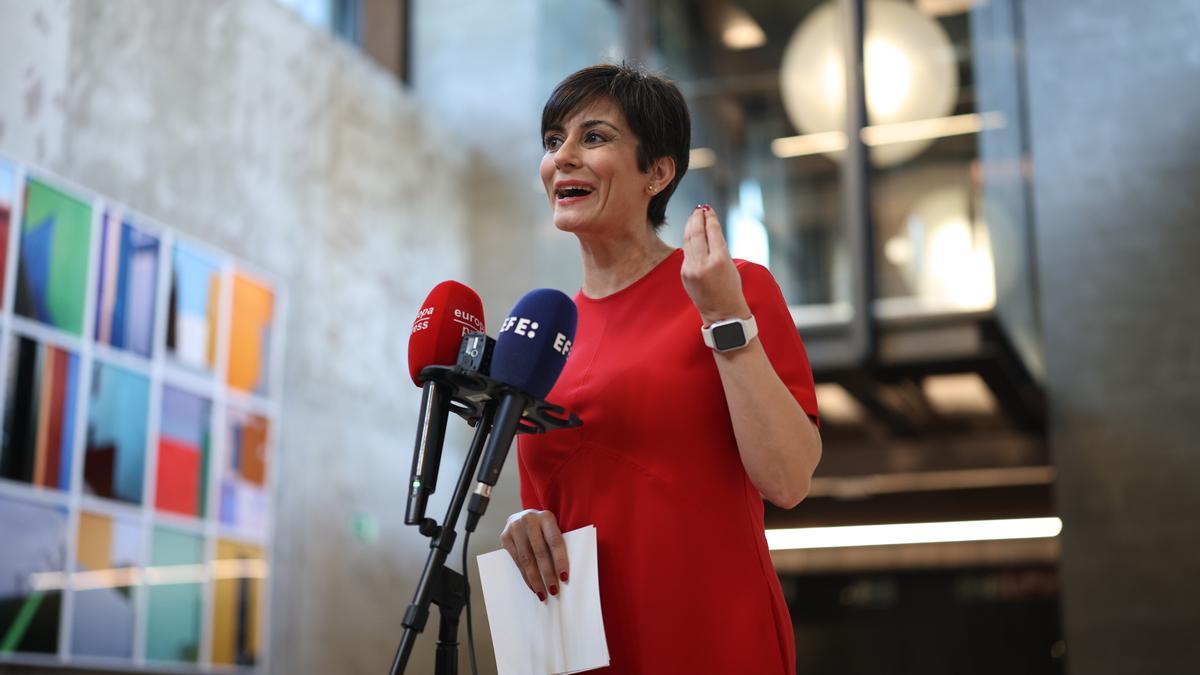 La ministra de Vivienda y Agenda Urbana, Isabel Rodríguez, comparece ante los medios de comunicación.