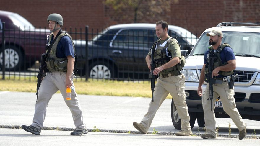 Al menos doce muertos en un tiroteo en un cuartel de la Marina en Washington