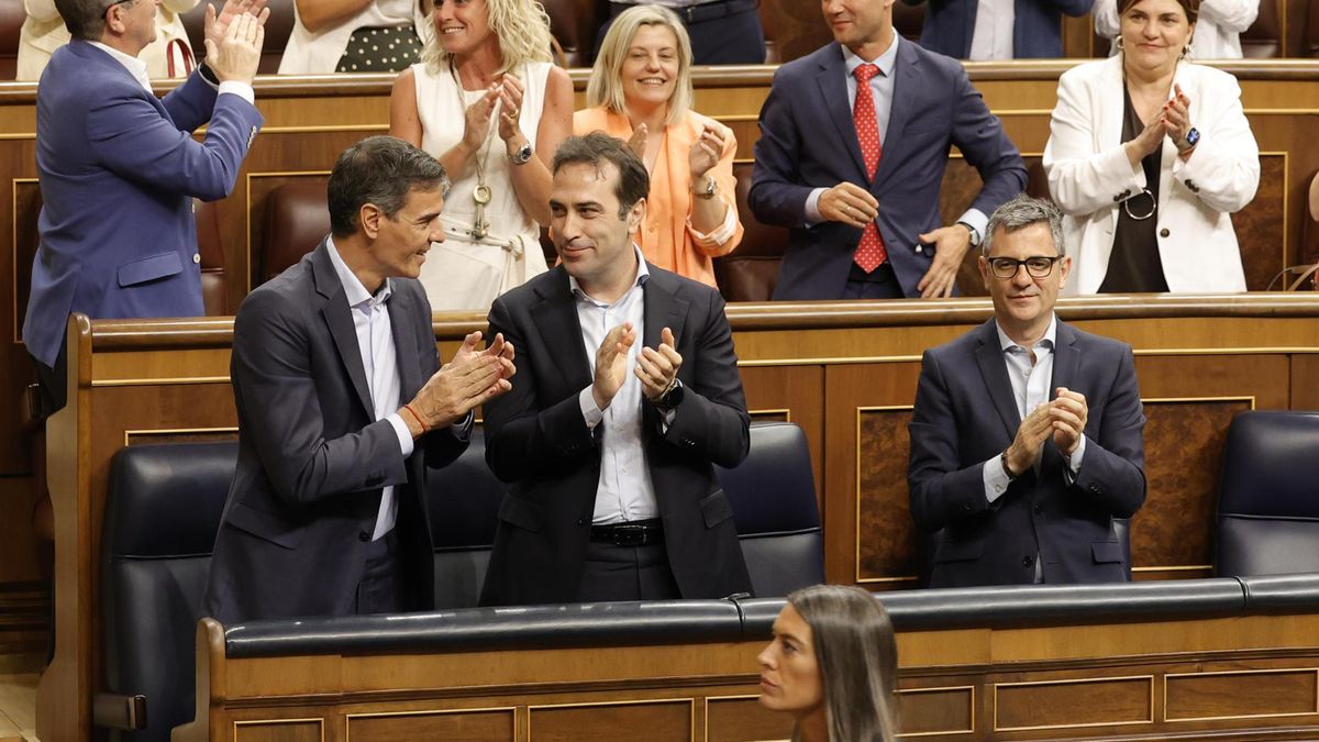 El presidente del Gobierno, Pedro Sánchez, el vicepresidente y ministro de Economía, Carlos Cuerpo y el ministro de Presidencia, Félix Bolaños, durante el último pleno extraordinario del curso político.