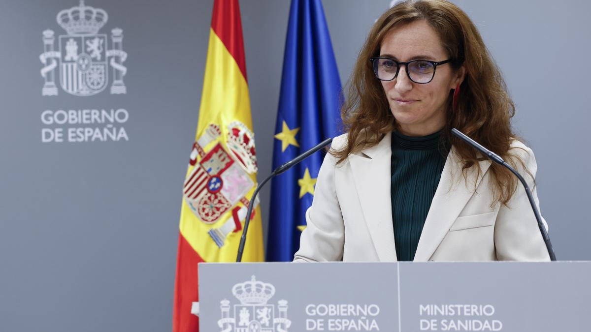 La ministra de Sanidad, Mónica García, presenta junto a la directora junto a la directora general de la Organización Nacional de Trasplantes (ONT), Beatriz Domínguez-Gil, el balance de actividad de donación y trasplantes de 2025, este viernesen el Ministerio de Sanidad.