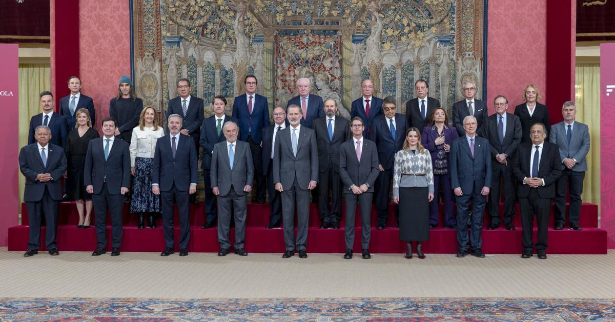 Limpia, fija… y busca mecenazgo: la RAE, entre el BOE y el Ibex-35